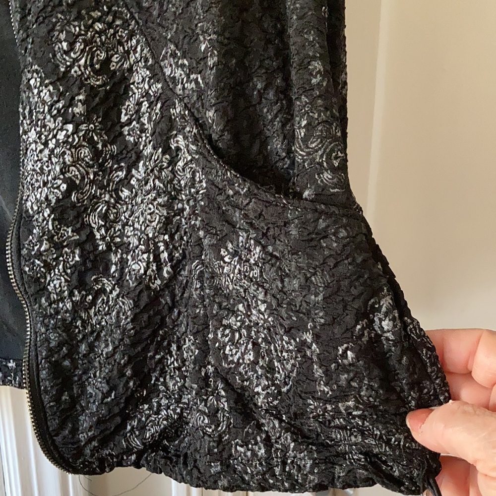 Woman’s jacket - Picture 6 of 7